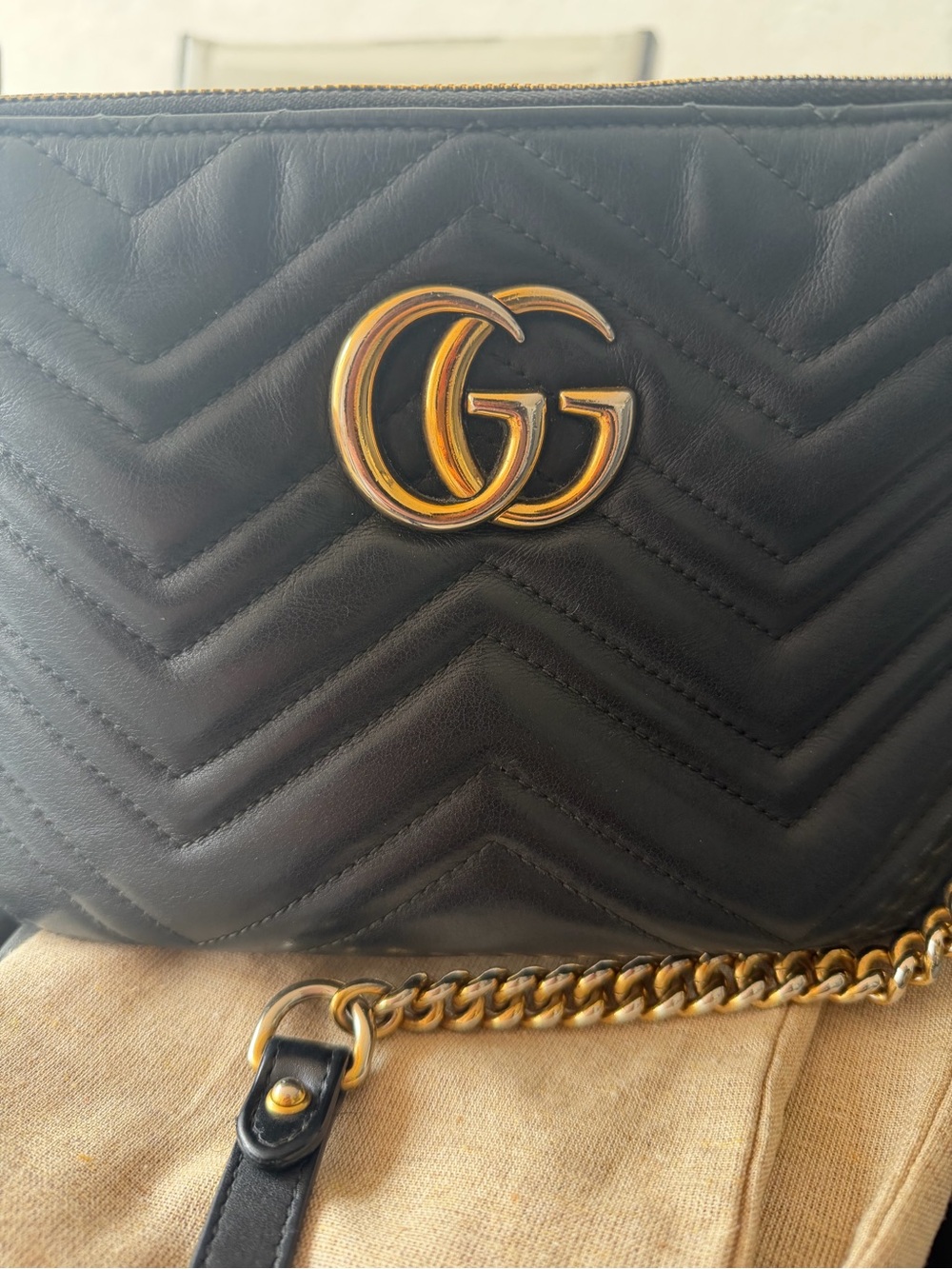 Gucci Medium GG Marmont Shoulder Bag - Picture 8 of 14